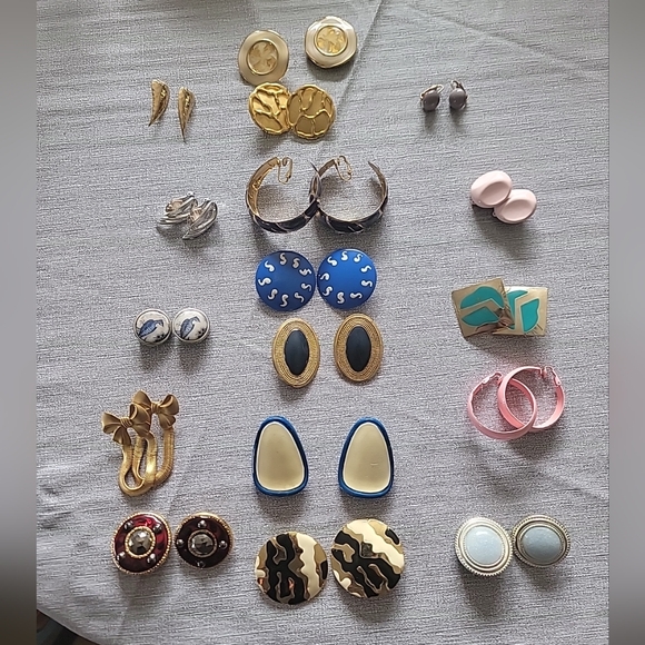 Vintage clip on earring lot of 15 Plus 1 regular earring set - Picture 6 of 8